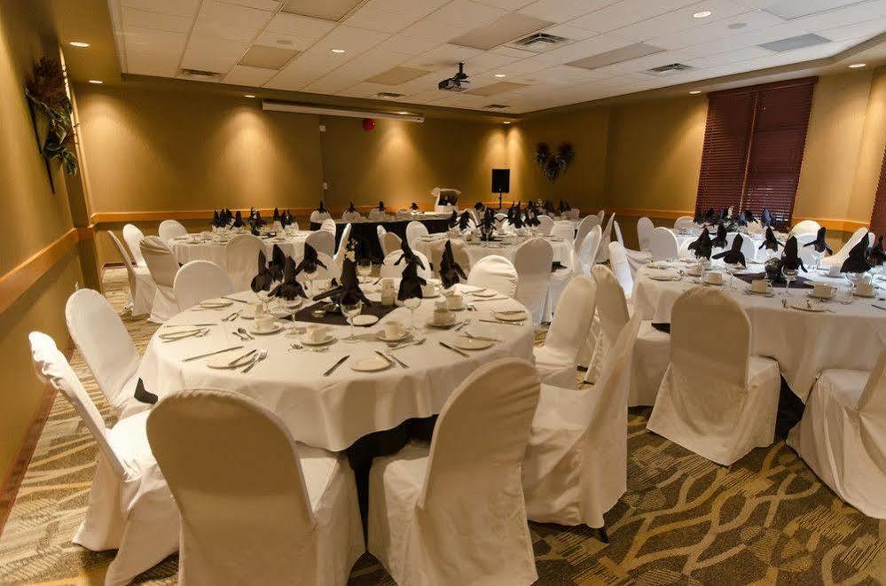 Canad Inns Destination Centre Windsor Park Winnipeg Exterior foto
